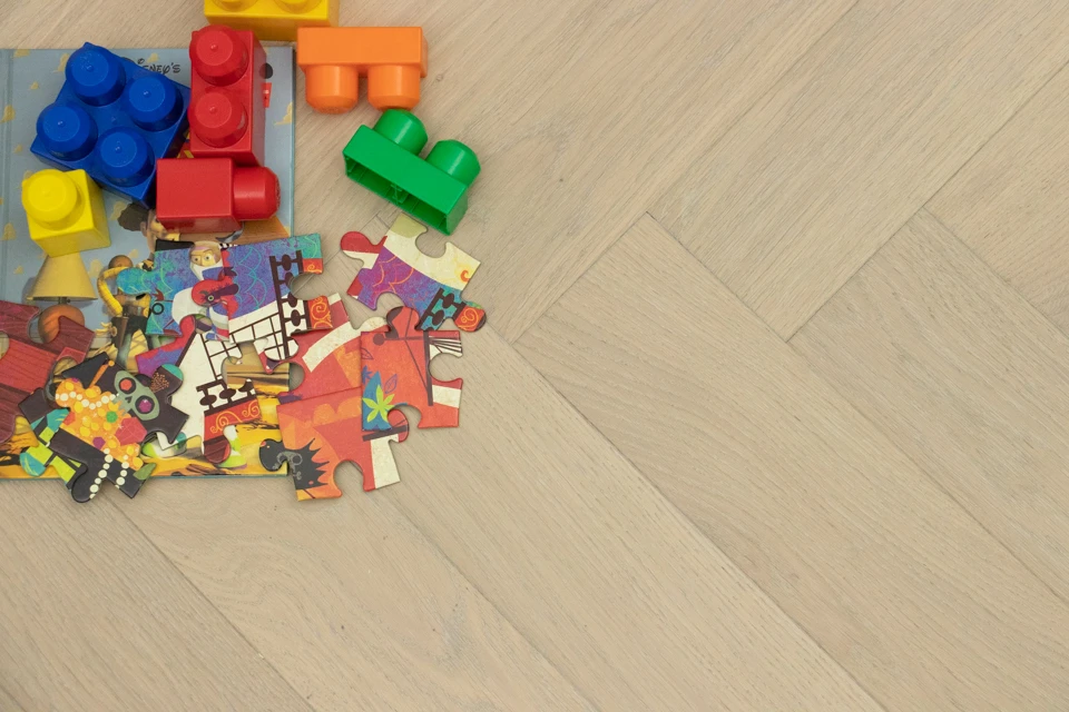 Natural Engineered Flooring Oak Herringbone Vienna Brushed UV Lacquered 15/4mm By 90mm By 600mm - Image 2