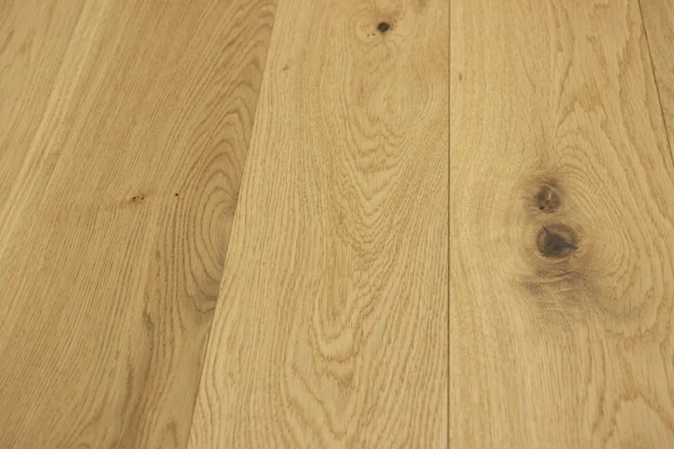 Prime Engineered Flooring Oak Light Brushed Uv Lacquered 14/3mm By 190mm By 1900mm - Image 5