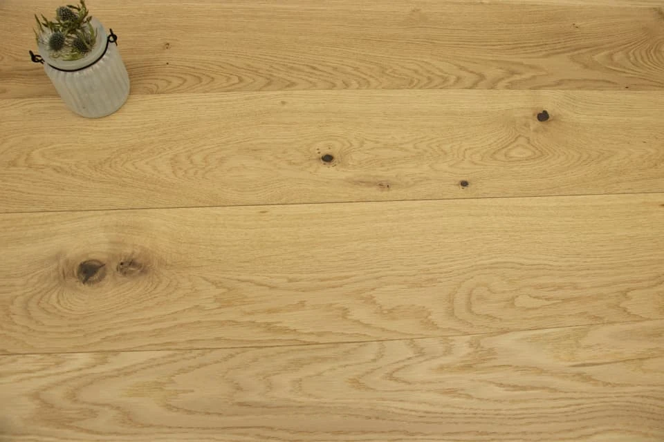 Prime Engineered Flooring Oak Light Brushed Uv Lacquered 14/3mm By 190mm By 1900mm