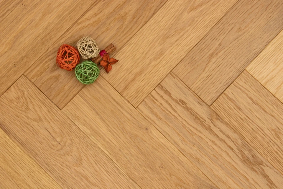 Prime Engineered Flooring Oak Herringbone Brushed Uv Matt Lacquered 14/3mm By 120mm By 600mm - Image 2