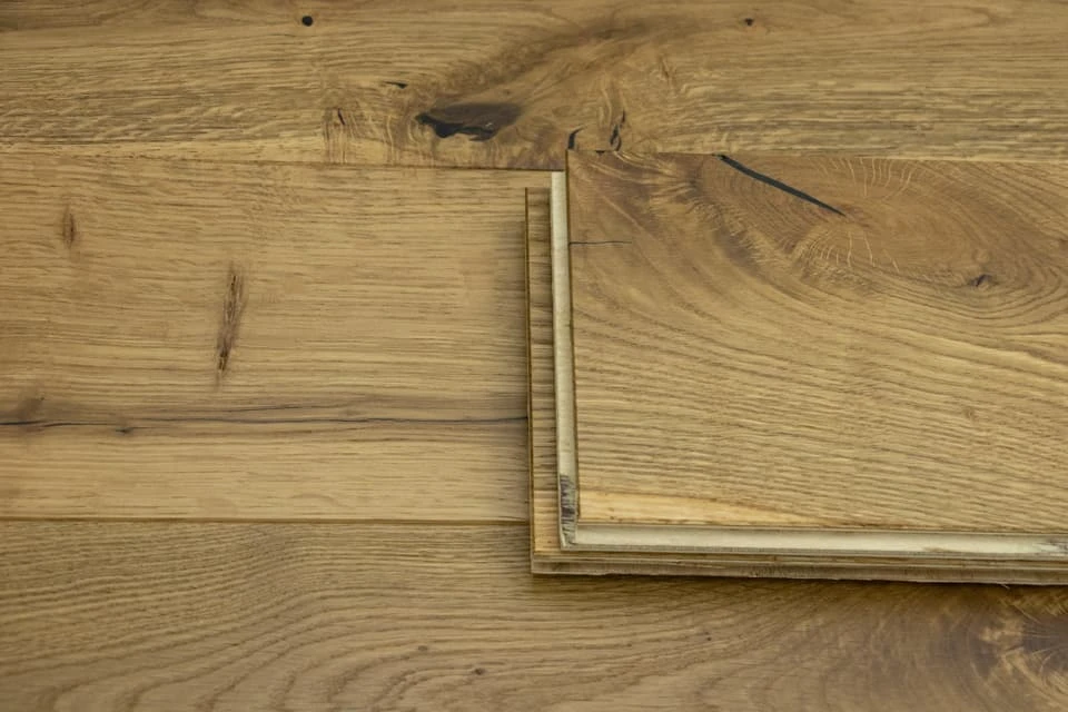 Natural Engineered Flooring Oak Click Light Smoked Brushed Uv Oiled 14/3mm By 190mm By 1900mm - Image 4