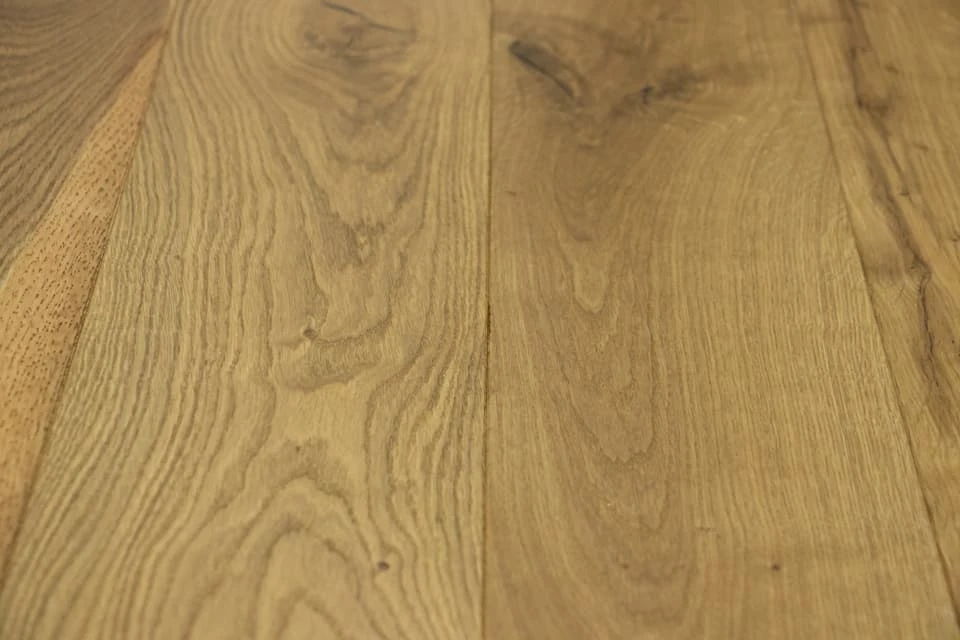 Natural Engineered Flooring Oak Click Light Smoked Brushed Uv Oiled 14/3mm By 190mm By 1900mm - Image 2
