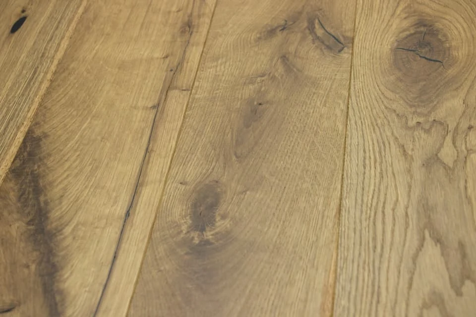 Natural Engineered Flooring Oak Click Light Smoked Brushed Uv Oiled 14/3mm By 190mm By 1900mm - Image 3