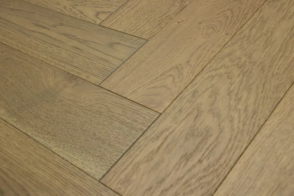 Natural Engineered Flooring Oak Herringbone Roma Brushed UV Lacquered 15/4mm By 90mm By 600mm - Image 4