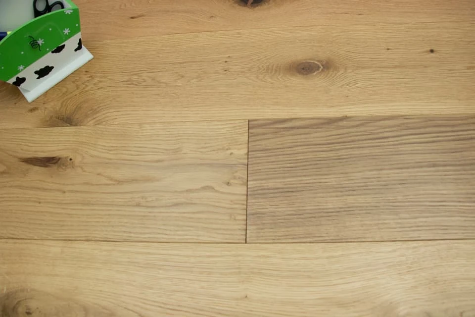 Natural Engineered Flooring Oak Brushed UV Lacquered 14/3mm By 190mm By 1900mm - Image 6