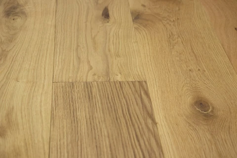 Natural Engineered Flooring Oak Brushed UV Lacquered 14/3mm By 190mm By 1900mm - Image 4