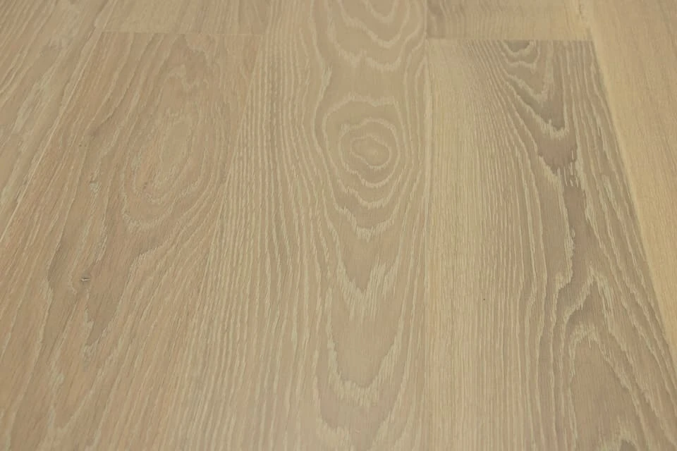 Prime Engineered Flooring Oak Click Sunny White Brushed UV Oil 14/3mm By 195mm By 1000-2400mm - Image 3