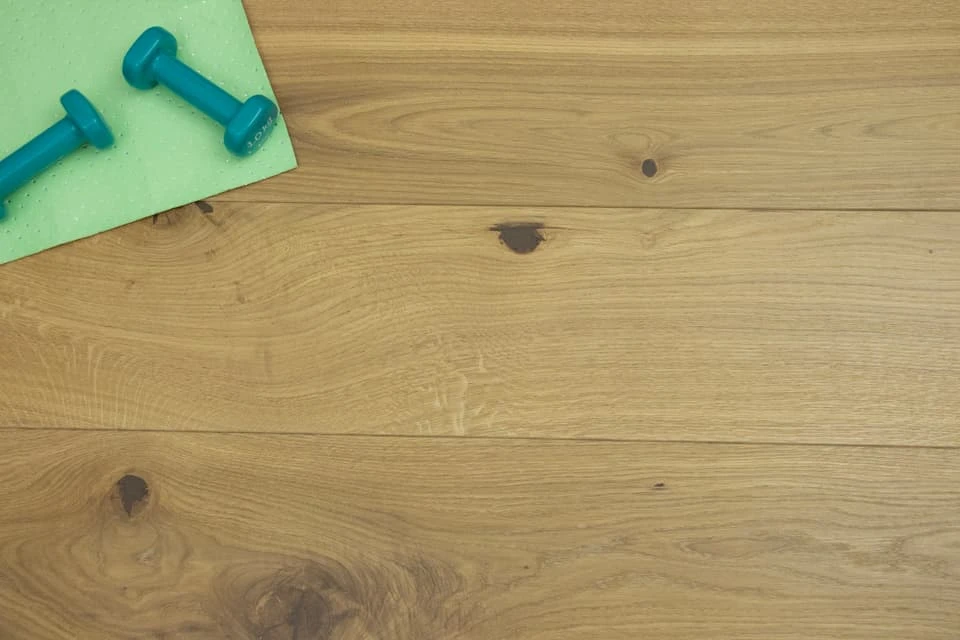 Natural Engineered Flooring Oak Bespoke Wild Hardwax Oiled 16/4mm By 220mm By 1500-2400mm - Image 2