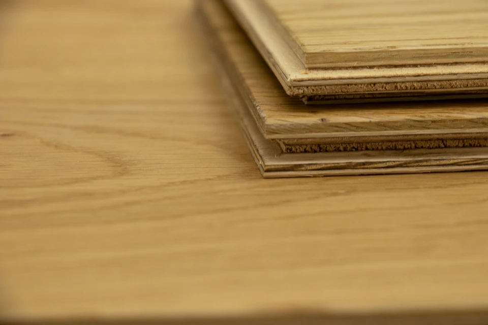 Natural Engineered Flooring Oak Brushed UV Lacquered 14/3mm By 190mm By 400-1500mm - Image 4