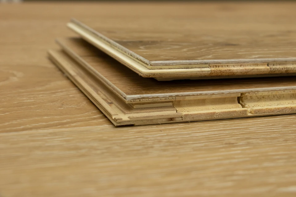 Natural Engineered Flooring Oak Click White Wash Smoked Brushed UV Lacquered 14/3mm By 190mm By 1900mm - Image 5