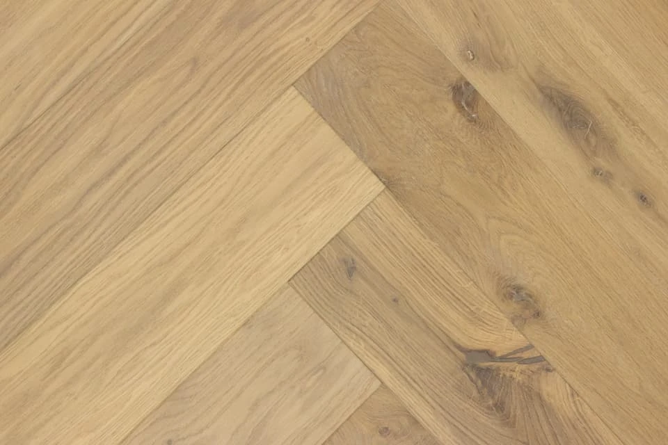 Natural Engineered Flooring Oak Bespoke Herringbone No 13 Brushed UV Oiled 16/4mm By 120mm By 580mm - 12.6m2 Bundle - Image 4