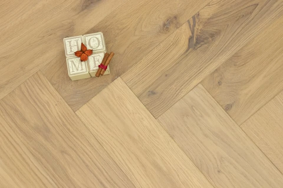 Natural Engineered Flooring Oak Bespoke Herringbone No 13 Brushed UV Oiled 16/4mm By 120mm By 580mm - 12.6m2 Bundle