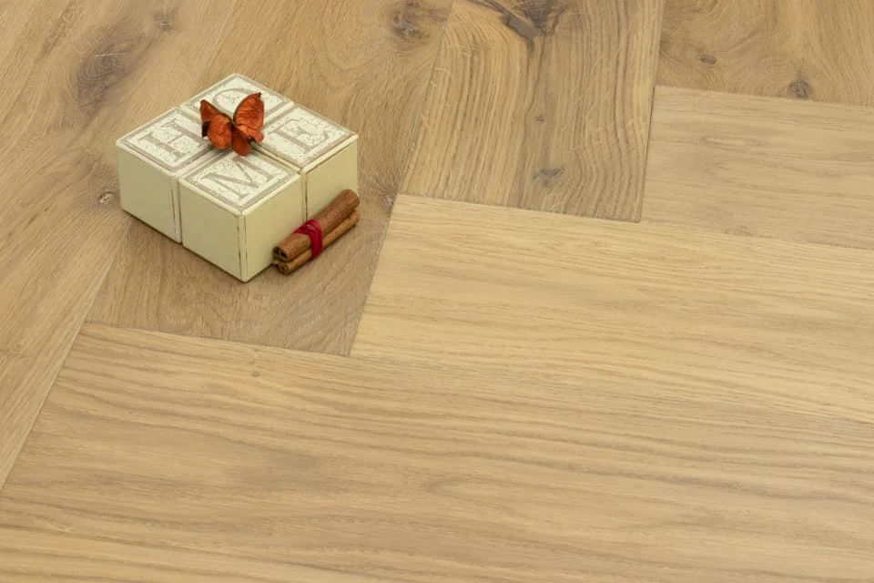 Natural Engineered Flooring Oak Bespoke Herringbone No 13 Brushed UV Oiled 16/4mm By 120mm By 580mm - 12.6m2 Bundle - Image 3