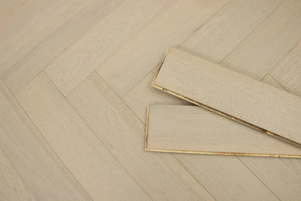 Natural Engineered Flooring Oak Herringbone White Pearl Brushed UV Lacquered 15/4mm By 90mm By 600mm - Image 4