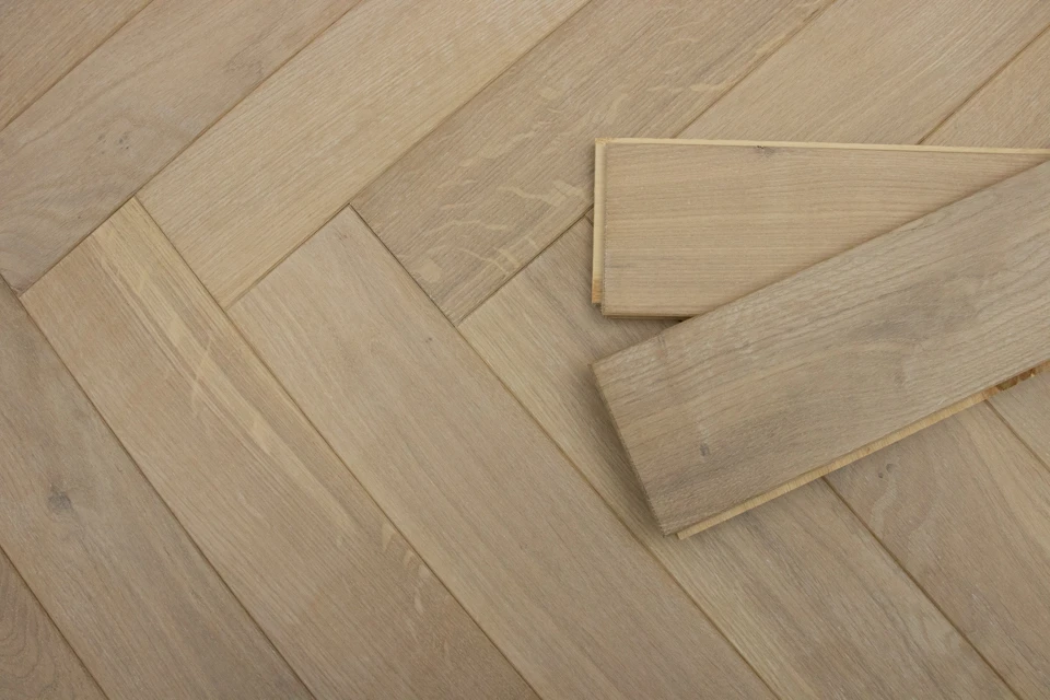 Natural Engineered Flooring Oak Herringbone White UV Oiled 14/3mm By 90mm By 450mm - Image 5