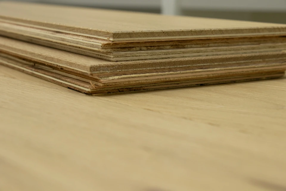 Natural Engineered Flooring Oak Non Visible Brushed UV Lacquered 14/3mm By 190mm By 400-1500mm - Image 4