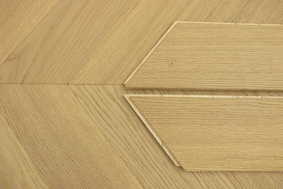 Prime Engineered Flooring Oak Chevron Non Visible Brushed UV Matt Lacquered 14/3mm By 98mm By 547mm - Image 4
