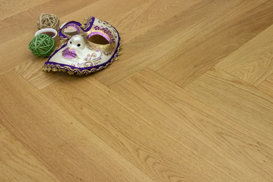 Prime Engineered Flooring Oak Herringbone Brushed UV Lacquered Eco 14/3mm By 98mm By 790mm - Image 3