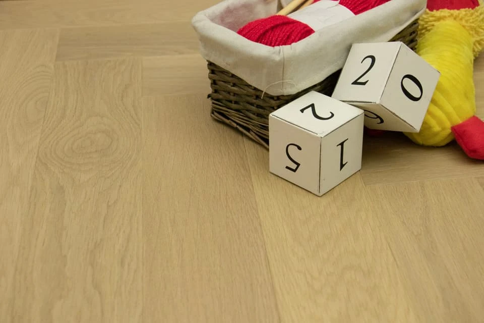 Prime Engineered Flooring Oak Herringbone Non Visible Brushed UV Matt Lacquered 14/3mm By 98mm By 588mm - Image 3