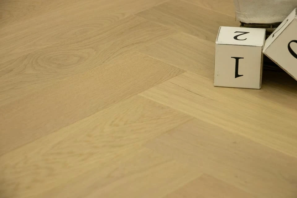 Prime Engineered Flooring Oak Herringbone Non Visible Brushed UV Matt Lacquered 14/3mm By 98mm By 588mm - Image 4