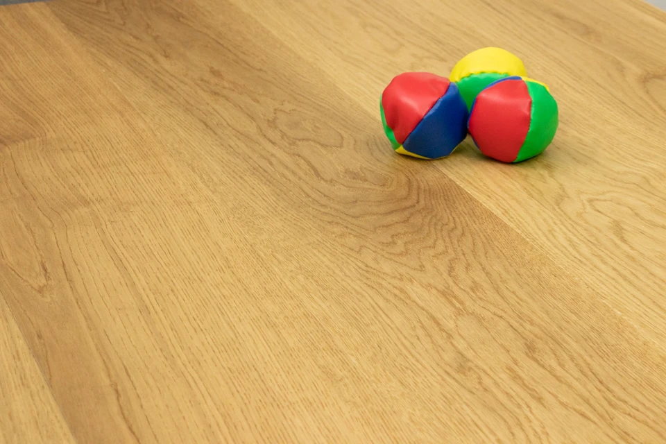 Prime Engineered Flooring Oak Brushed UV Matt Lacquered 14/3mm By 178mm By 1000-2400mm - Image 2