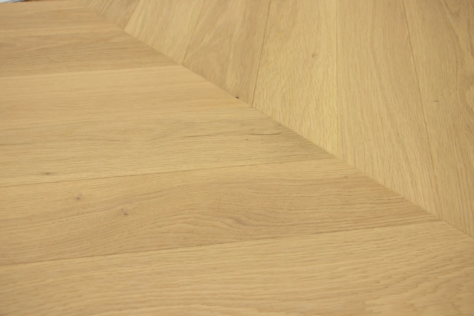 Prime Engineered Flooring Oak Chevron Ribolla Brushed Uv Lacquered 14/3mm By 90mm By 510mm - Image 2