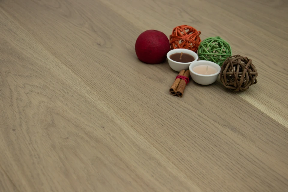 Natural Engineered Flooring Oak Silver Stone Brushed Uv Matt Lacquered 14/3mm By 190mm By 1900mm - Image 2