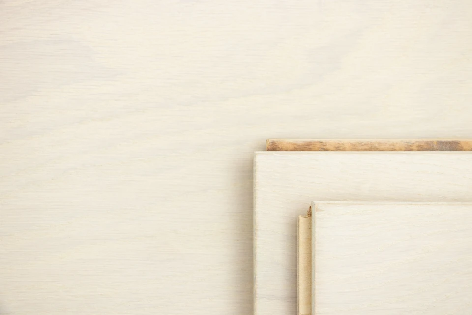 Prime Engineered Flooring Oak Snow White Brushed Wax Oiled 14/3mm By 190mm By 1900mm - Image 4