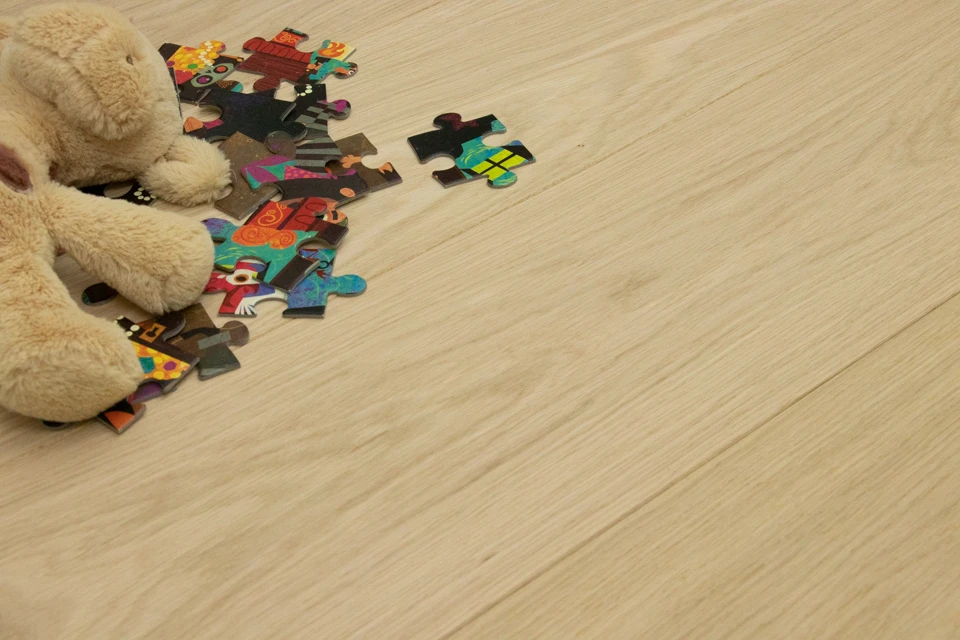 Natural Engineered Flooring Oak Brushed Unfinished 14/3mm By 190mm By 1900mm - Image 2