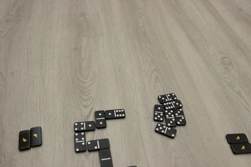 Supremo Luxury Click Vinyl Rigid Core Flooring Nagel With Built In Underlay 5mm By 180mm By 1220mm - Image 4