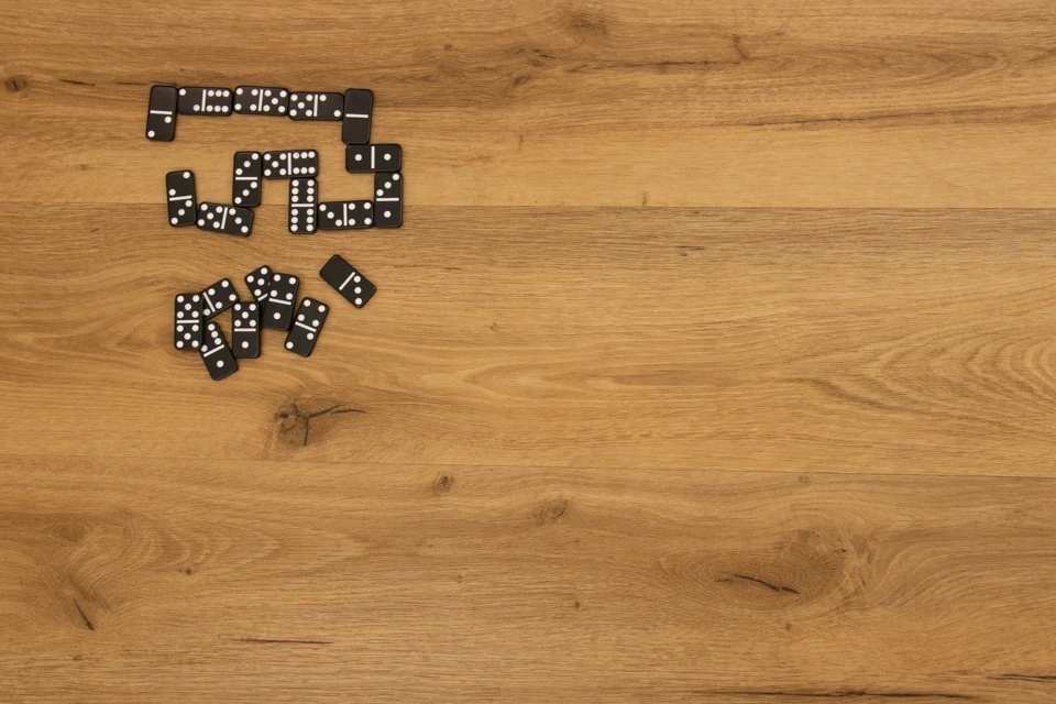 Supremo Luxury Click Vinyl Rigid Core Flooring Nature With Built In Underlay 5mm By 180mm By 1220mm - Image 4