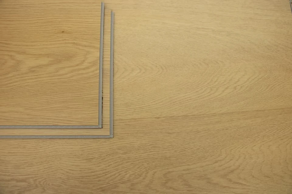 Supremo Luxury Click Vinyl Rigid Core Flooring Silica With Built In Underlay 4.8mm By 181mm By 1220mm - Image 4