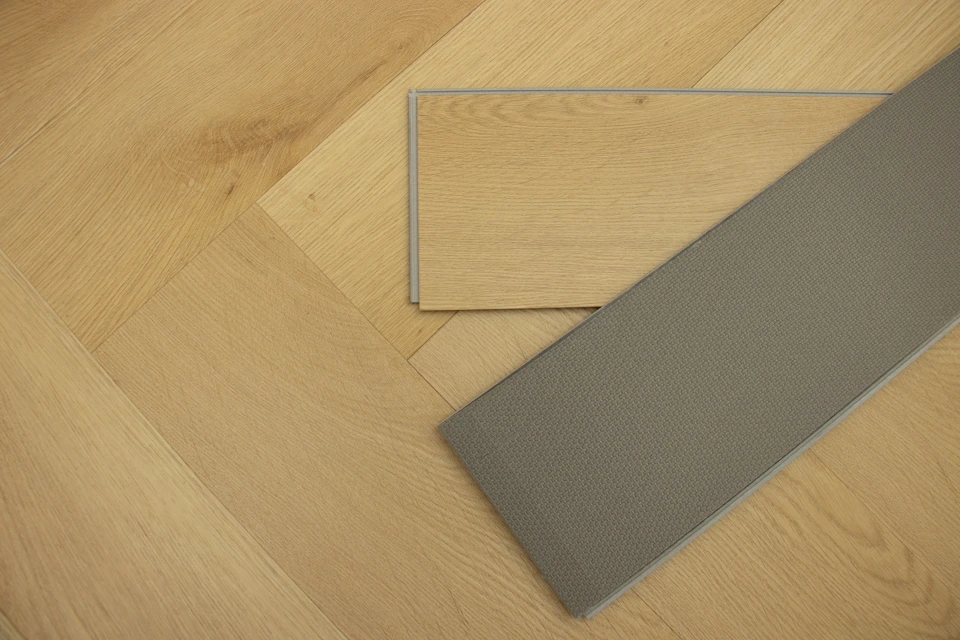 Supremo Luxury Click Vinyl Rigid Core Herringbone Flooring Silica With Built In Underlay 6mm By 127mm By 610mm - Image 4