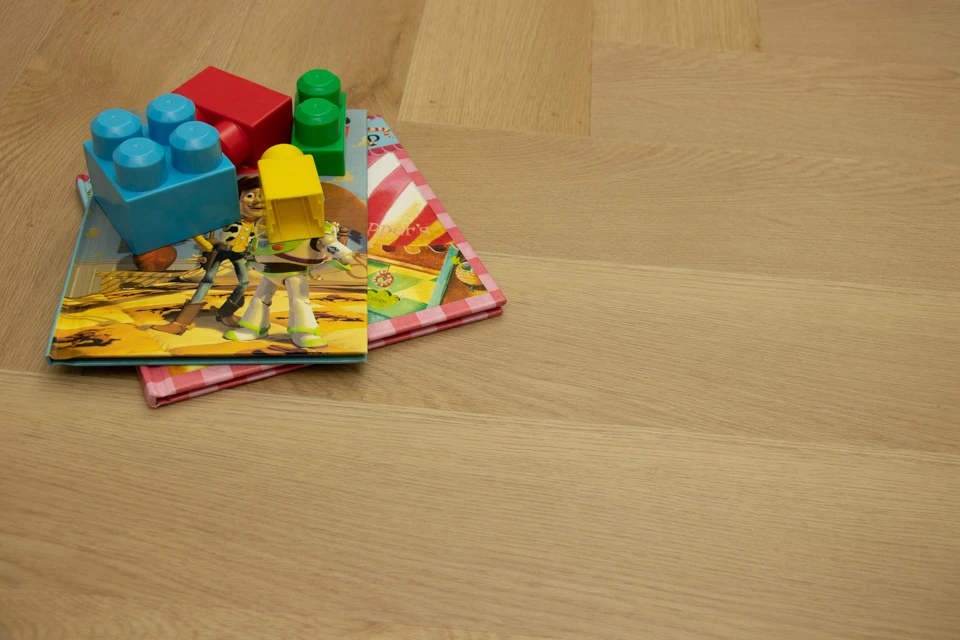 Supremo Luxury Click Vinyl Rigid Core Herringbone Flooring Silica With Built In Underlay 6mm By 127mm By 610mm - Image 2