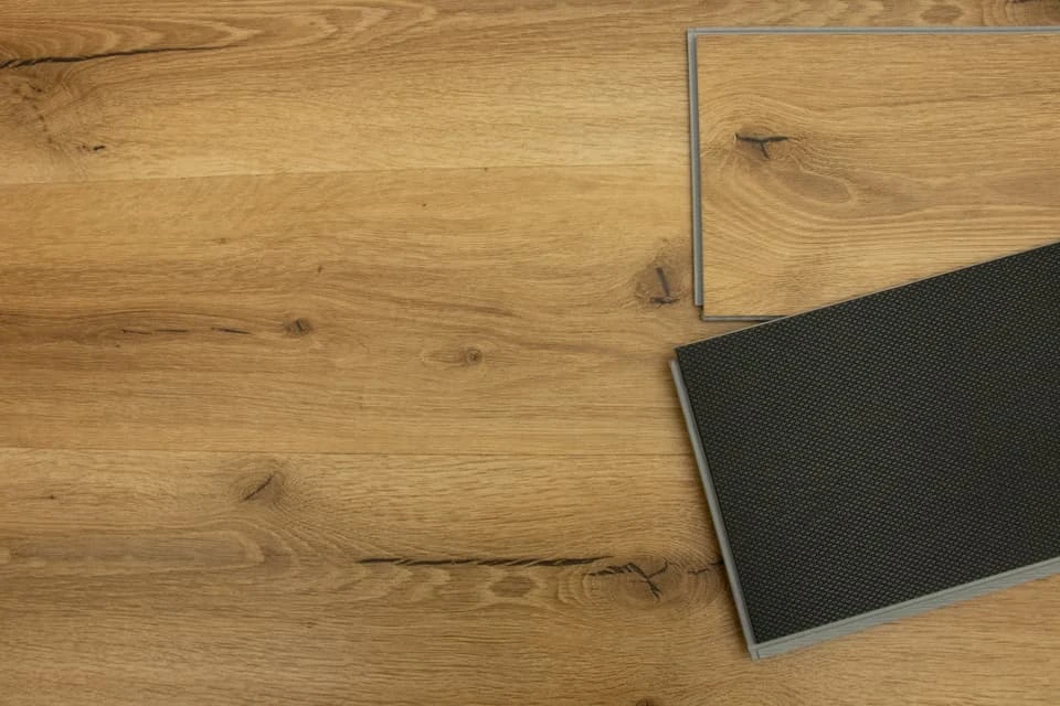 Supremo Diamond Luxury Click Vinyl Rigid Core Flooring Topaz With Built In Underlay 8mm By 178mm By 1220mm - Image 4