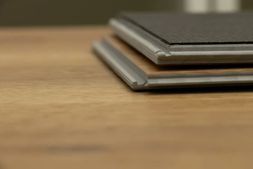 Supremo Diamond Luxury Click Vinyl Rigid Core Flooring Topaz With Built In Underlay 8mm By 178mm By 1220mm - Image 5